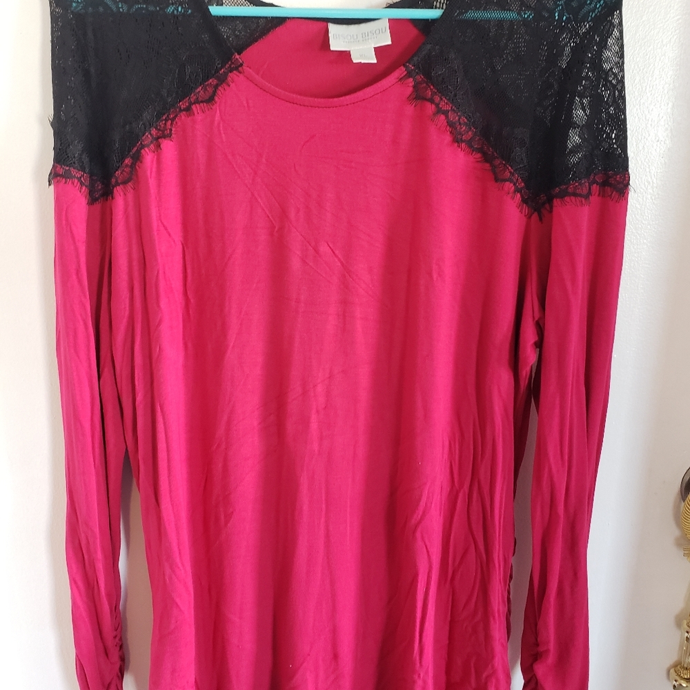 XL red Bisou Bisou long sleeve shirt with lace shoulders